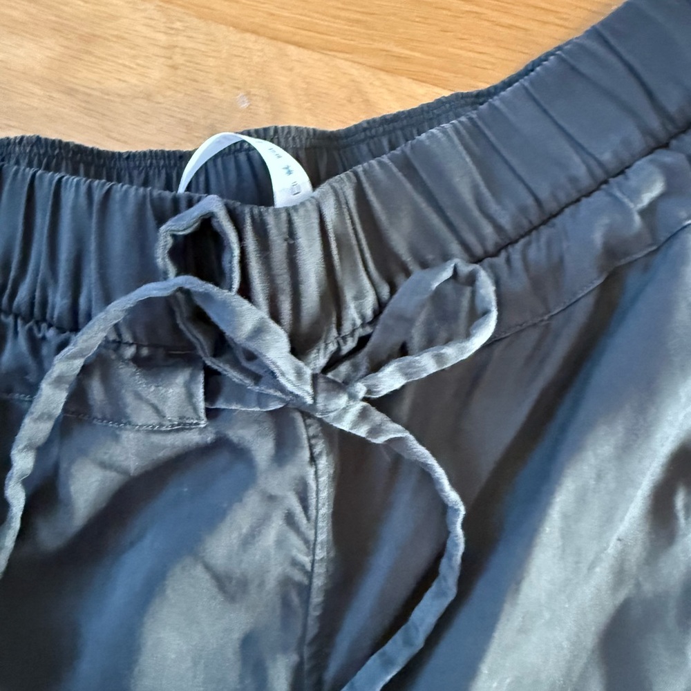 Lululemon Move Lightly Cargo Pants - Dark Olive Green - Size 6 - Tencel - Picture 6 of 10